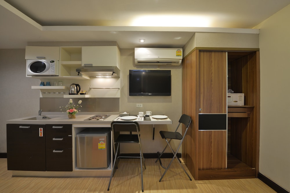 Arawana Express Phrom Phong (ex. Icheck Inn Regency Sukhumvit) 43/52
