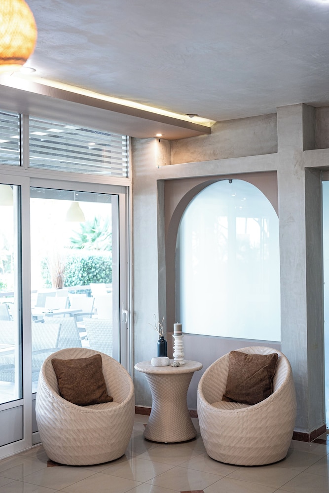 Black and White Boho Resort 33/58