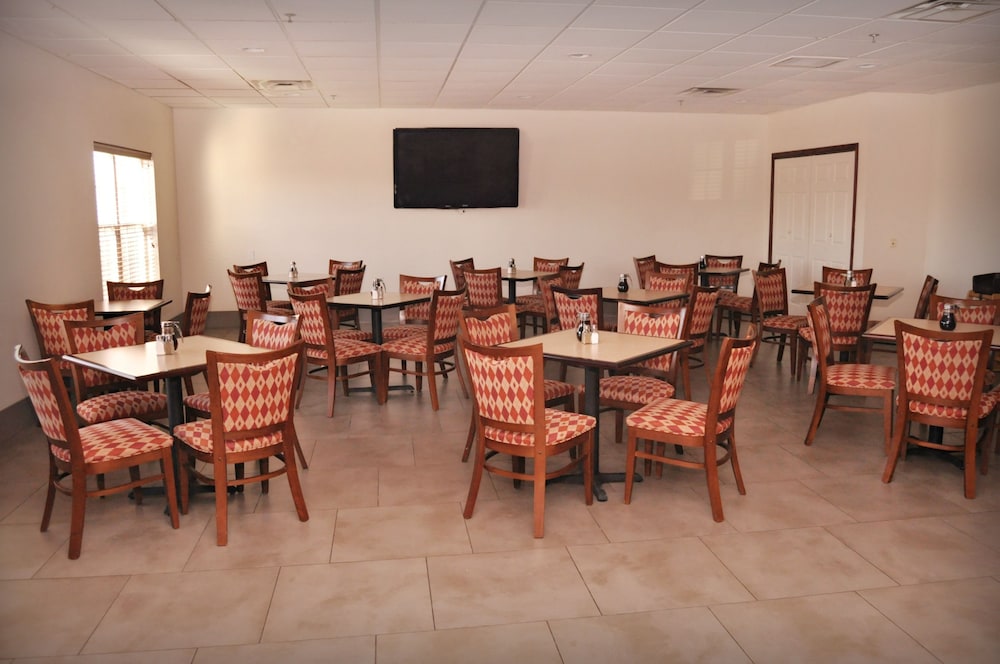 Country Inn & Suites By Radisson Kearney NE 29/37
