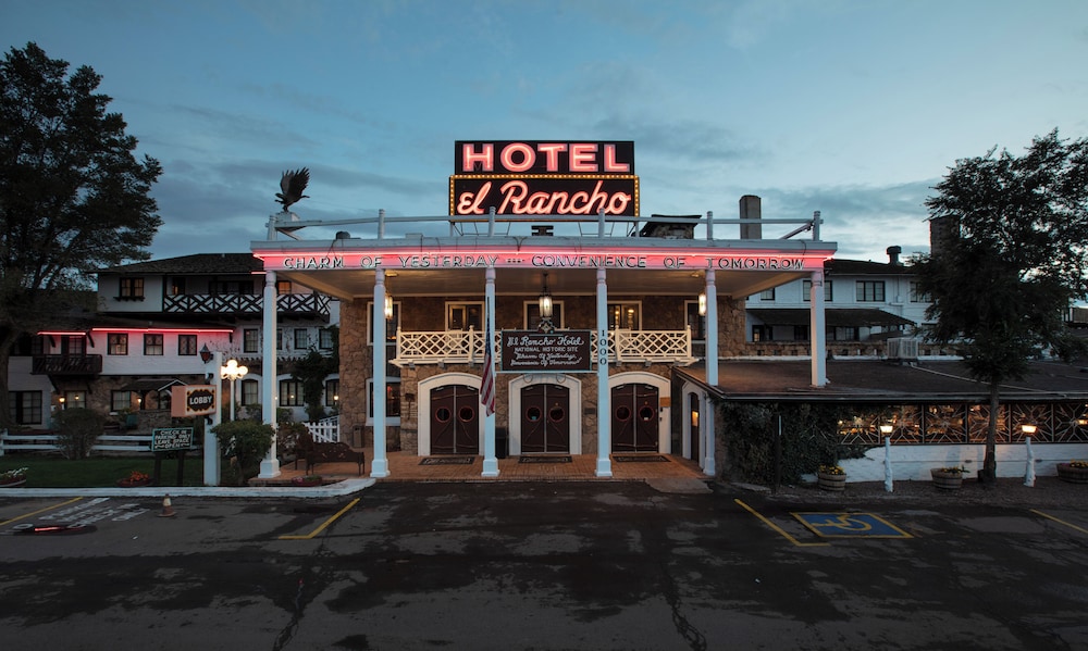El Rancho Hotel 2/68