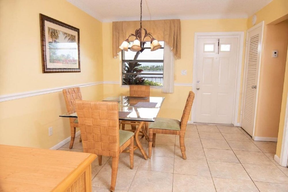 PALM BEACH WATERFRONT SUITES 50/67