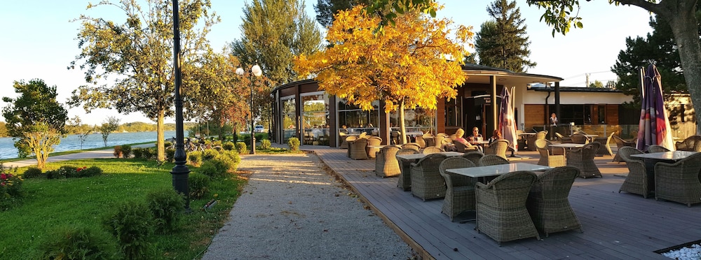 River Lodge 29/35