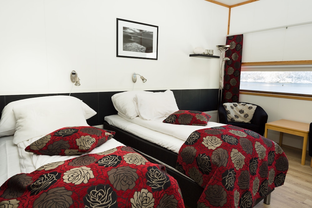 Tjeldsundbrua Hotel 11/50