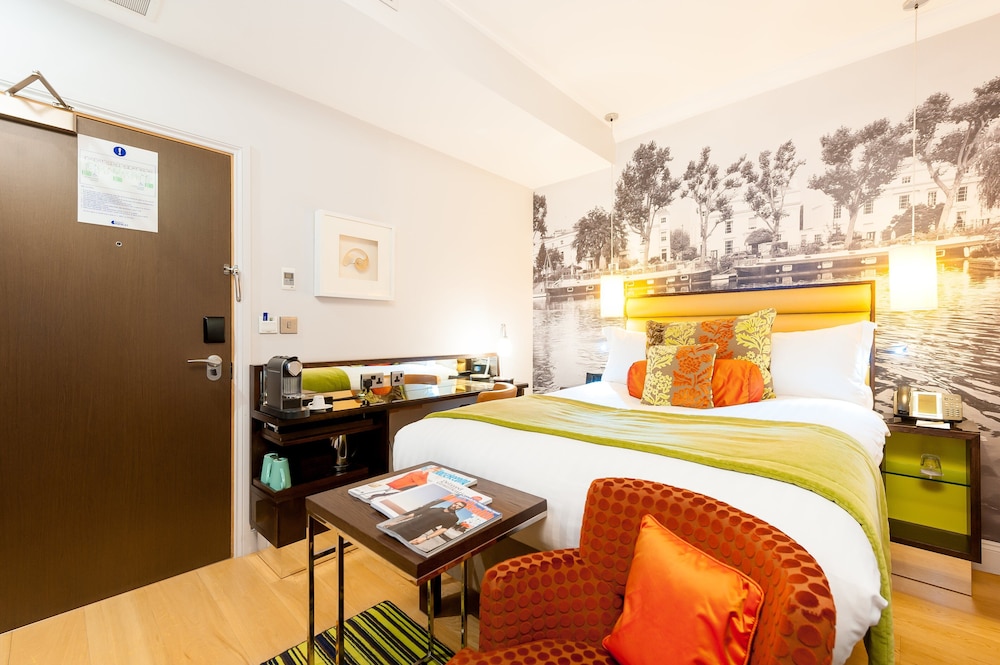 STANDARD, QUEEN BED