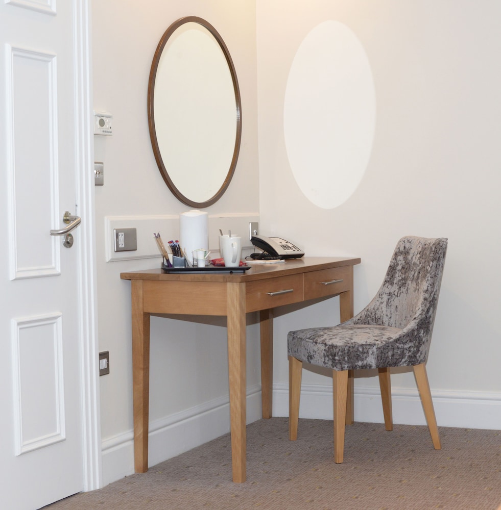 EX. BEST WESTERN WATERLOO HTL LDG 4/50
