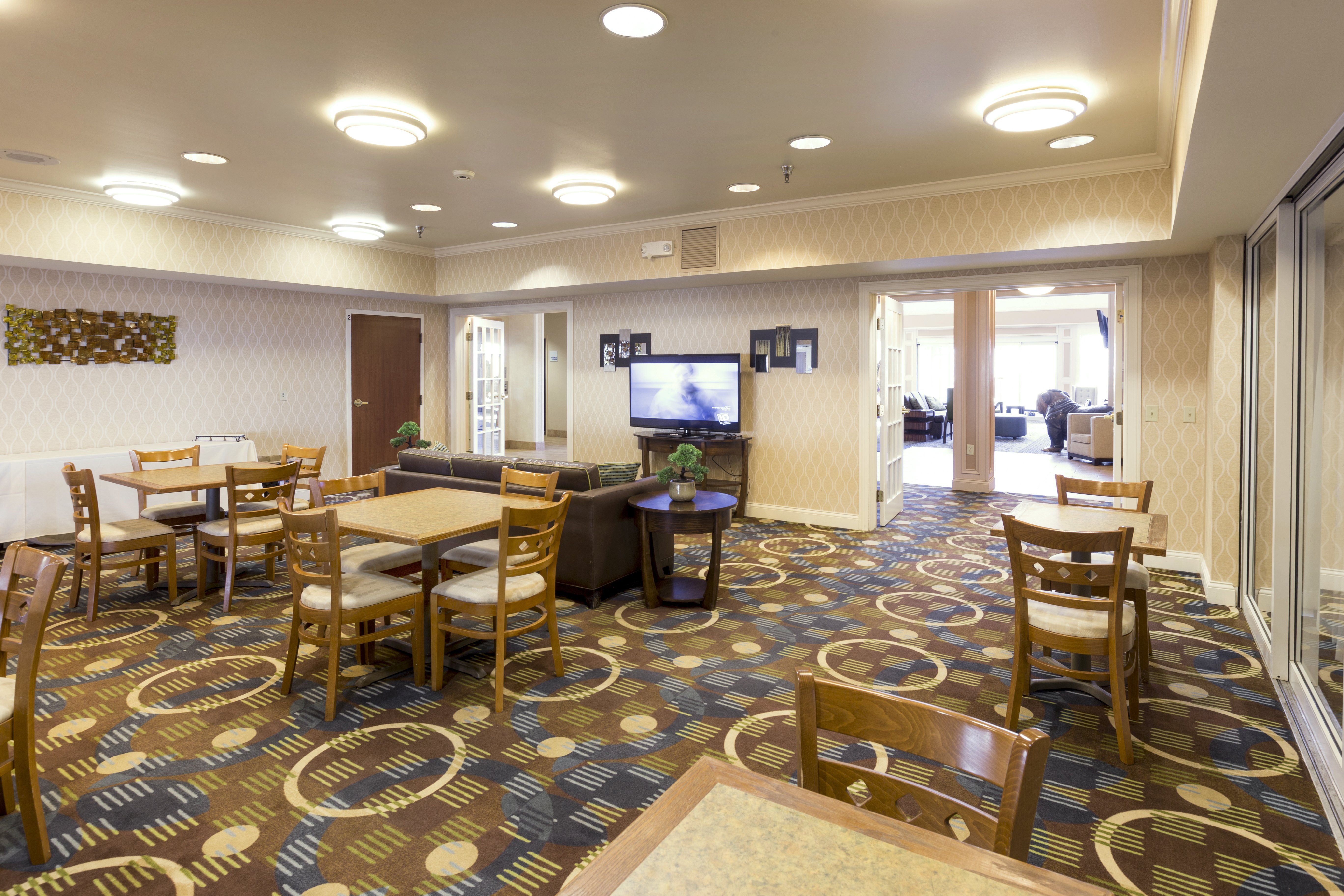 Holiday Inn Express Suites St Joseph 45/69