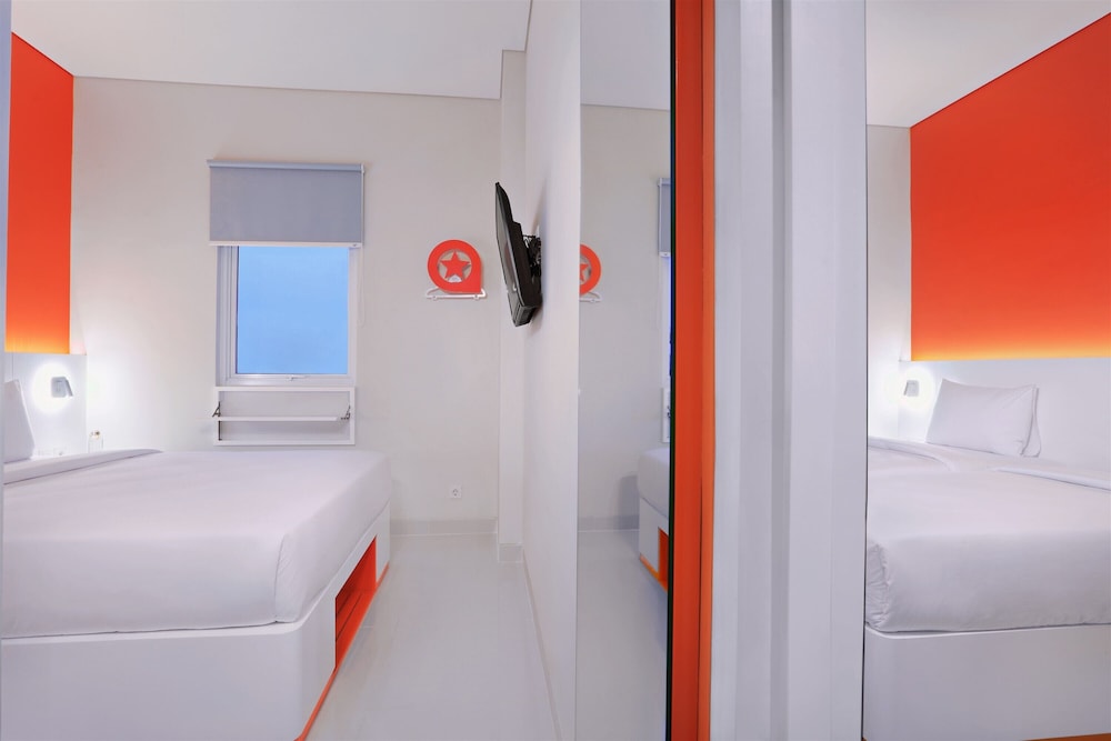 SUPERIOR, TWIN BEDS, CITY VIEW