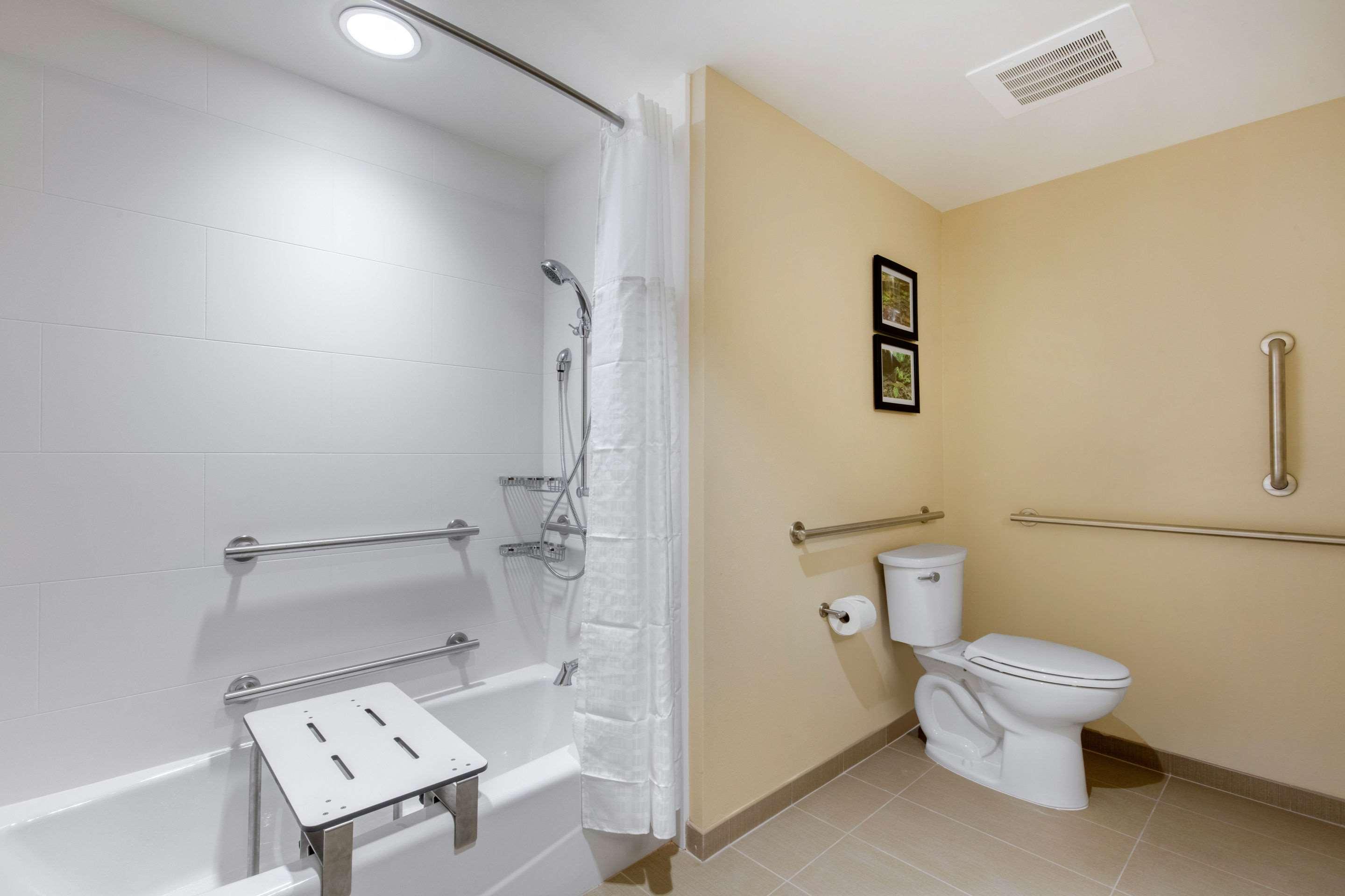 غرفة بسرير كينج، Comfort Inn & Suites At Crossplex Village 8/9