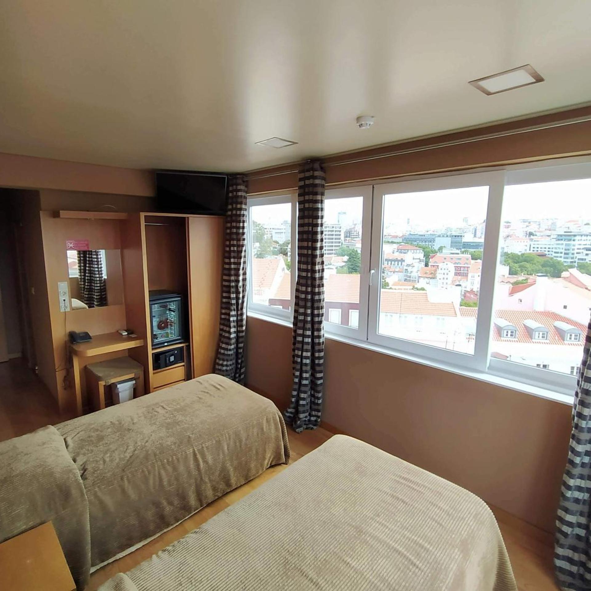 Room, Twin Beds