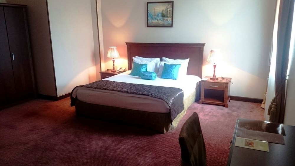The Crown Hotel 13/50