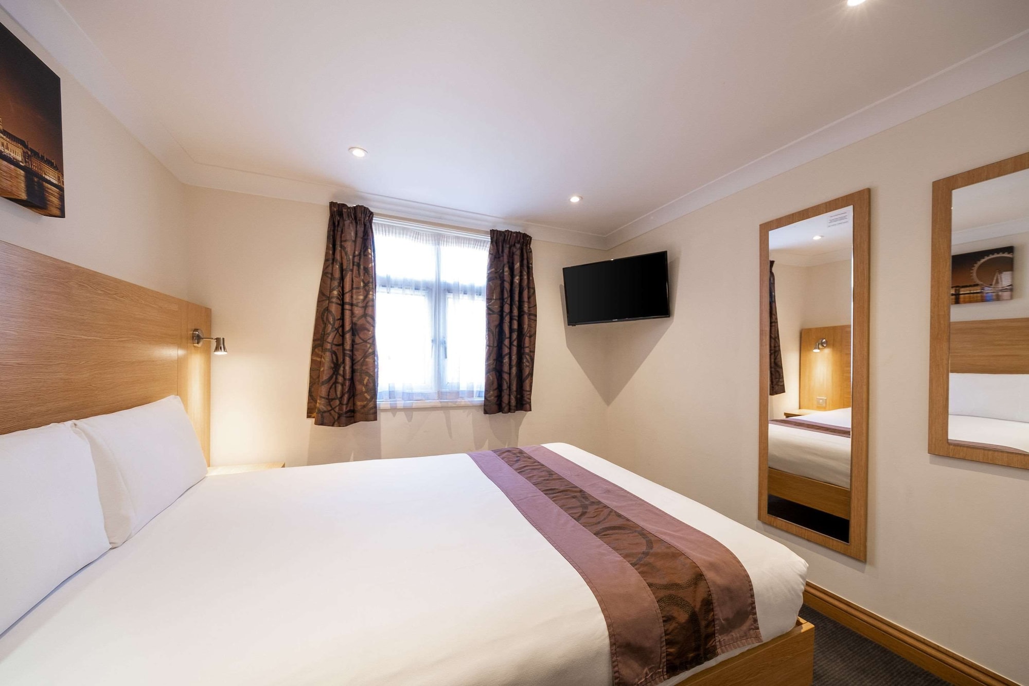 STANDARD, QUEEN BED