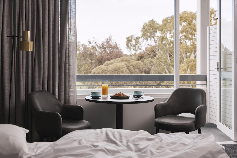 Hotel Alba Adelaide 35/50