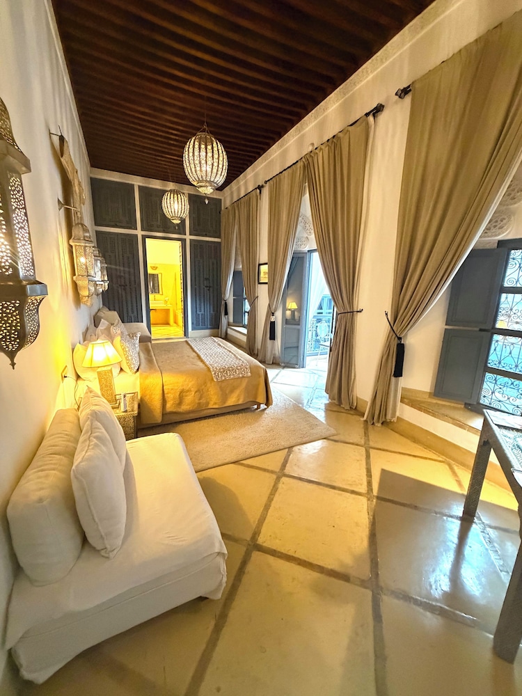 VICTORIA, SUITE, BALCONY