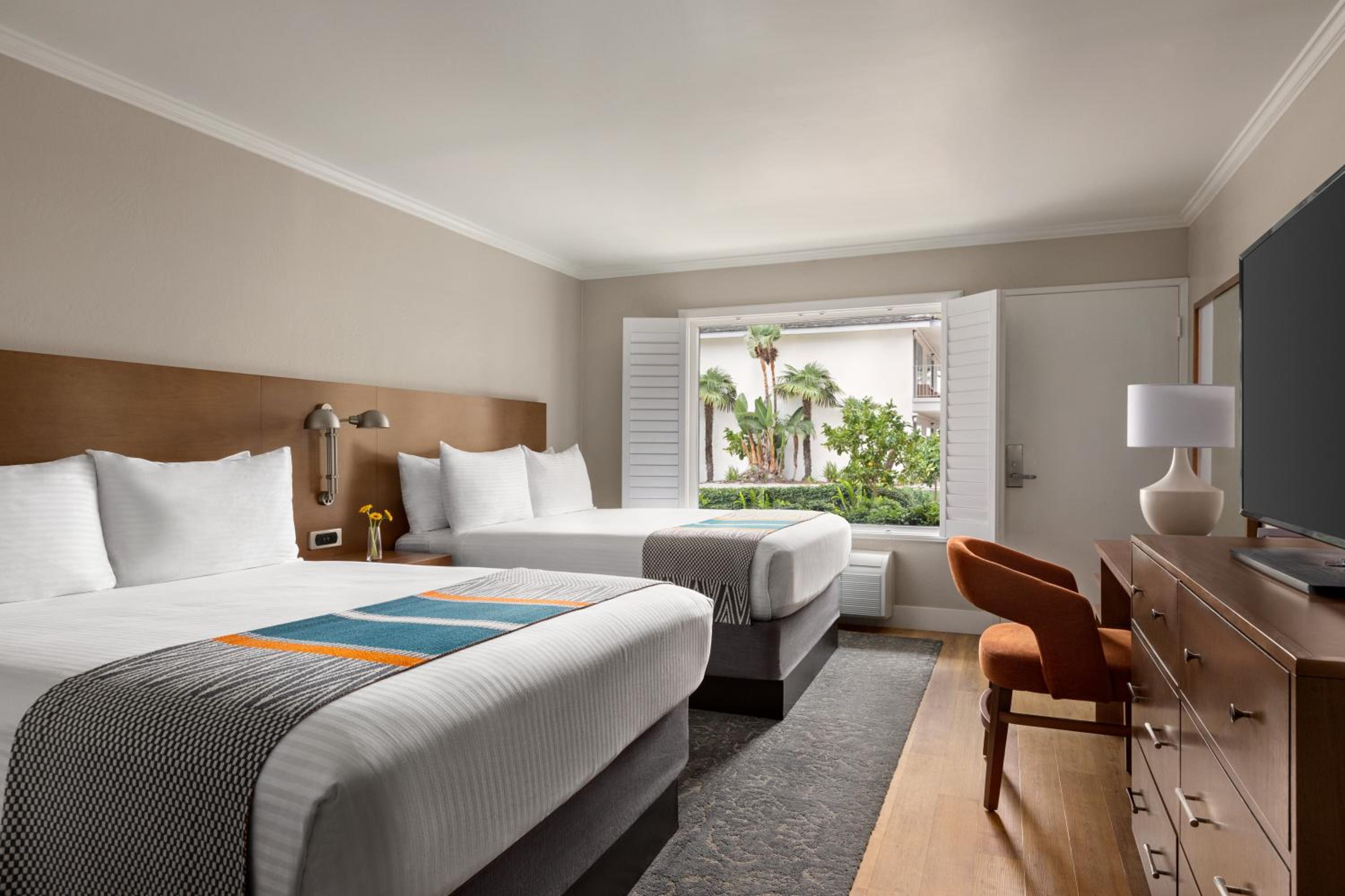 Marco Polo, 2 Queen Beds, Accessible