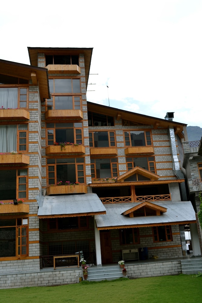 J.J Resorts by Bivaan 3/23