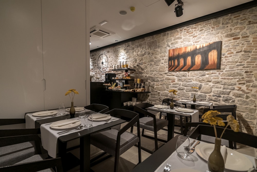 Murum Boutique Hotel 45/54