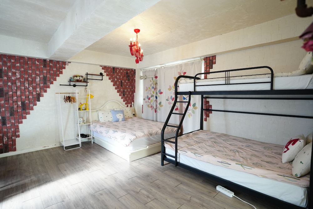 GRAND, STUDIO, MULTIPLE BEDS