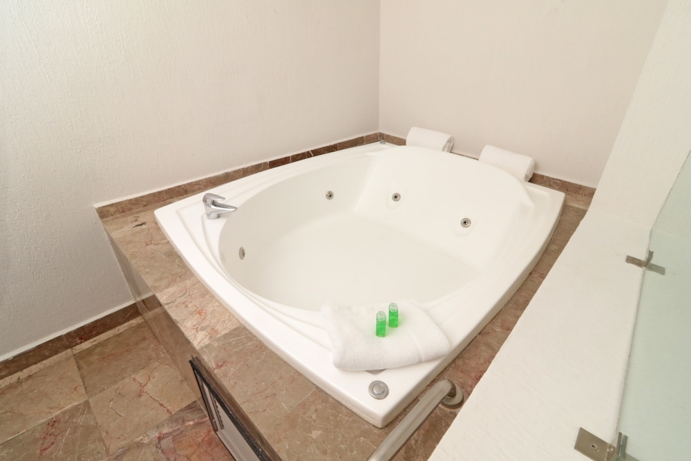 Holiday Inn Express San Luis Potosi 25/80