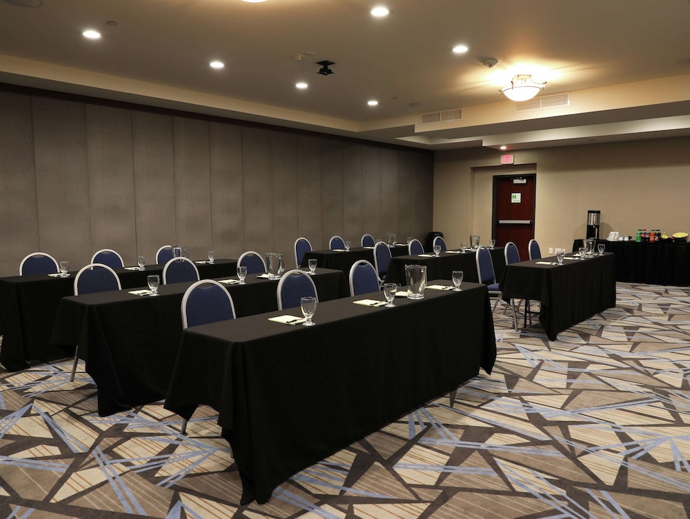 Doubletree By Hilton Omaha Southwest 50/54