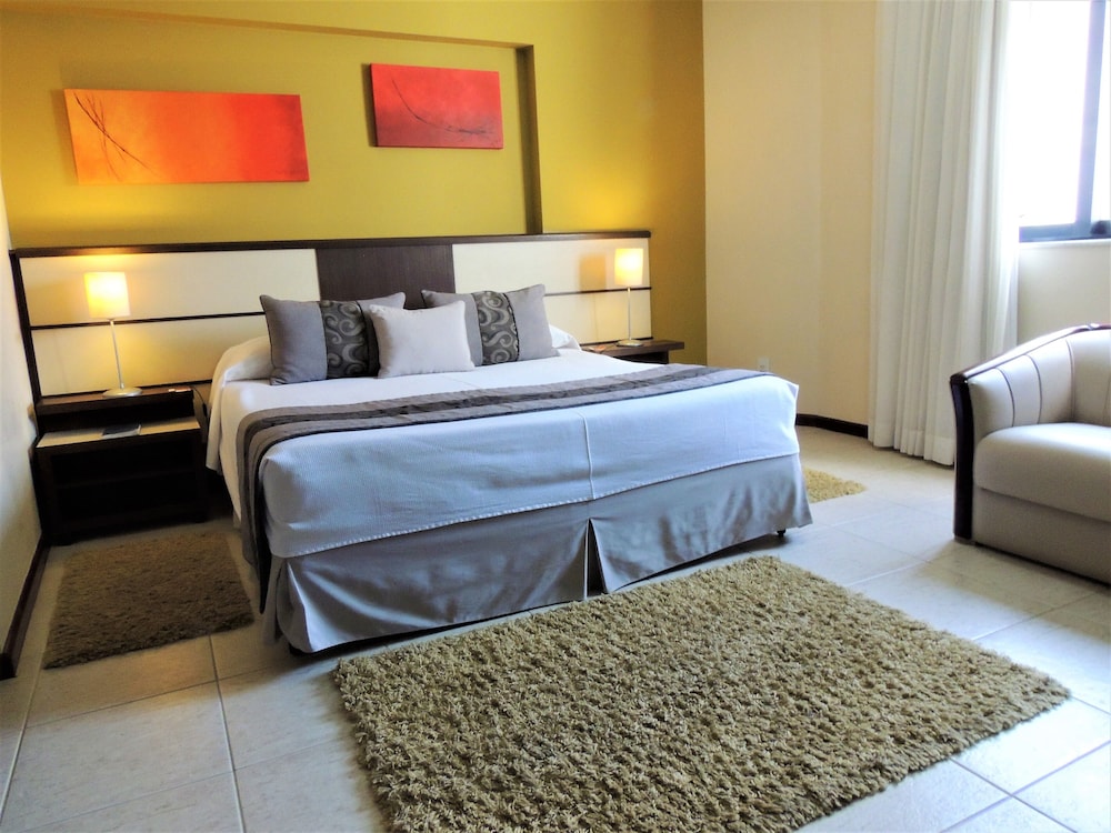 Mondrian Suite Hotel 25/82