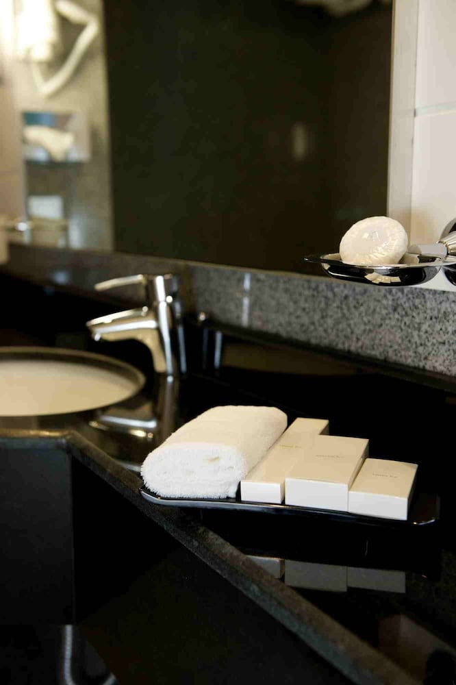 The Avenue Suites 45/46