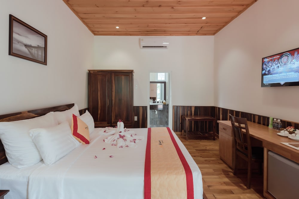 Elwood Premier Resort Phu Quoc 12/30