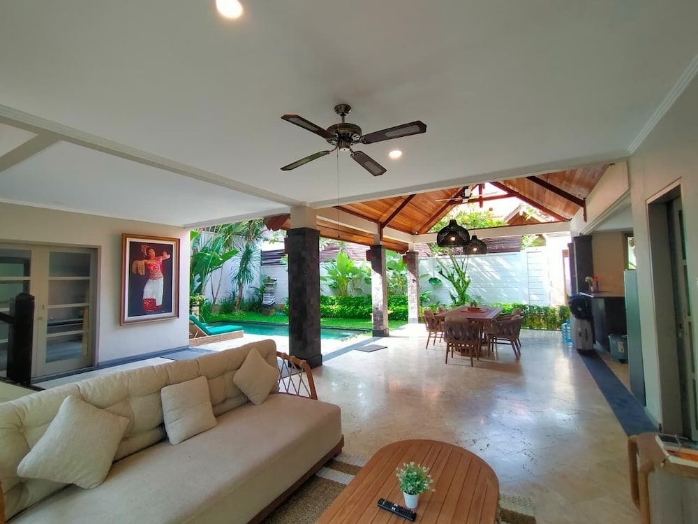 THE DAMPATI VILLA 20/25