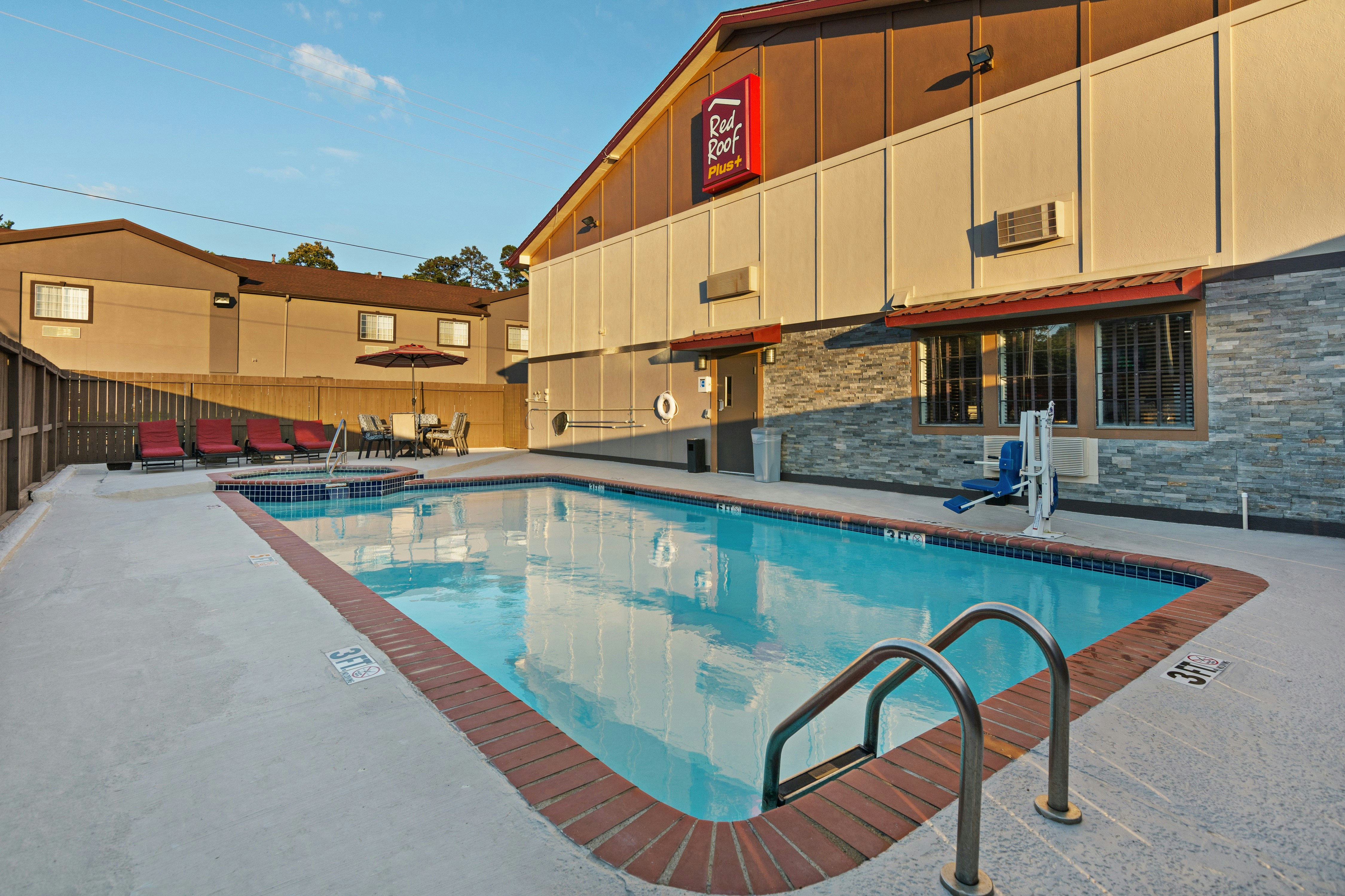 Red Roof Inn Plus Huntsville 22/33