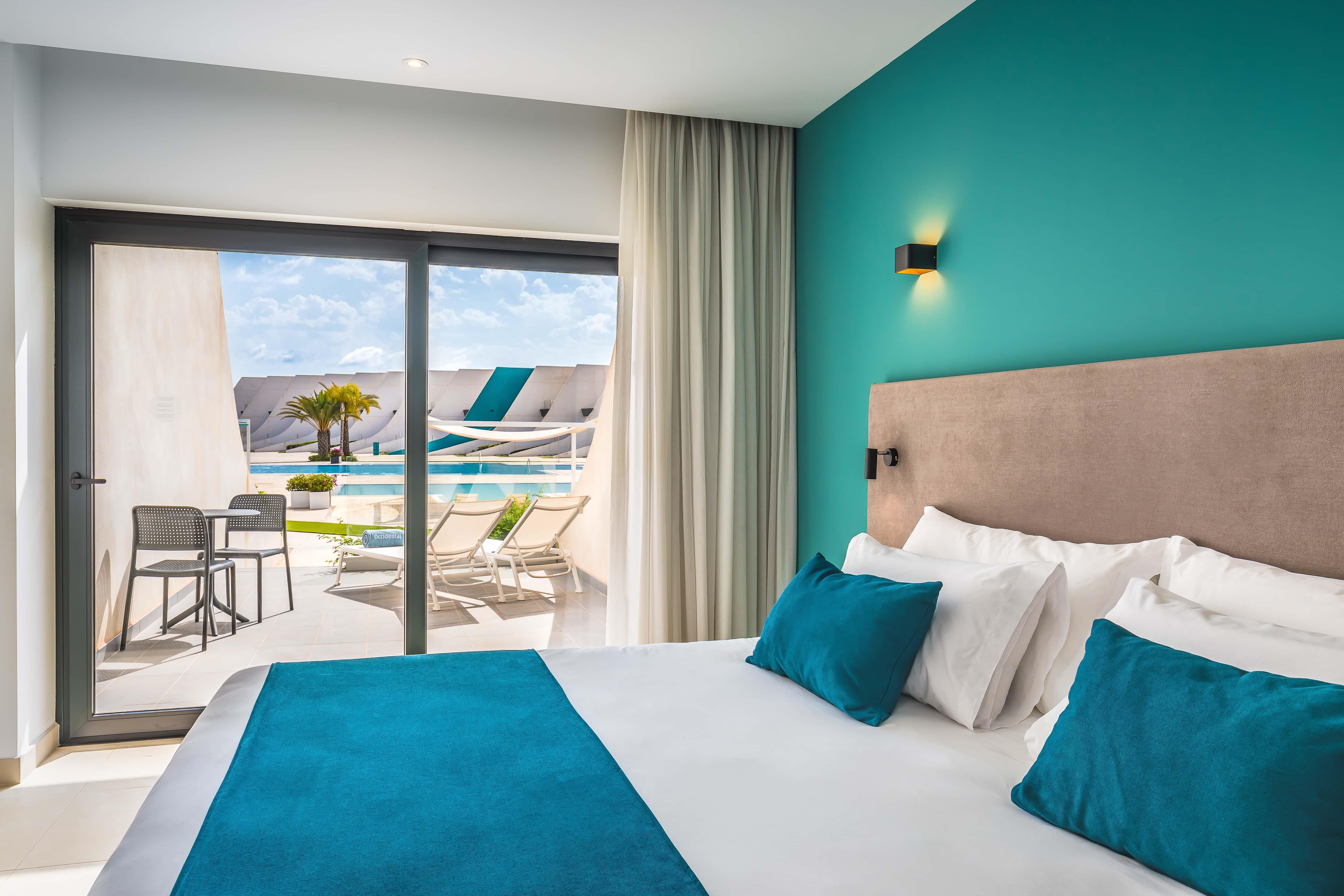Room, Pool Access