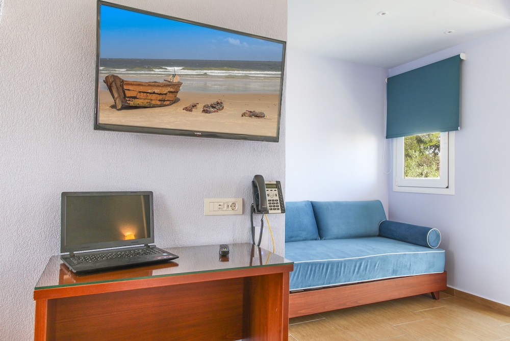 Royal Hotel and Suites 32/49