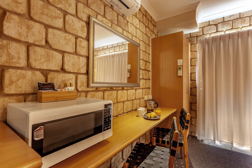 Great Divide Motor Inn 44/49