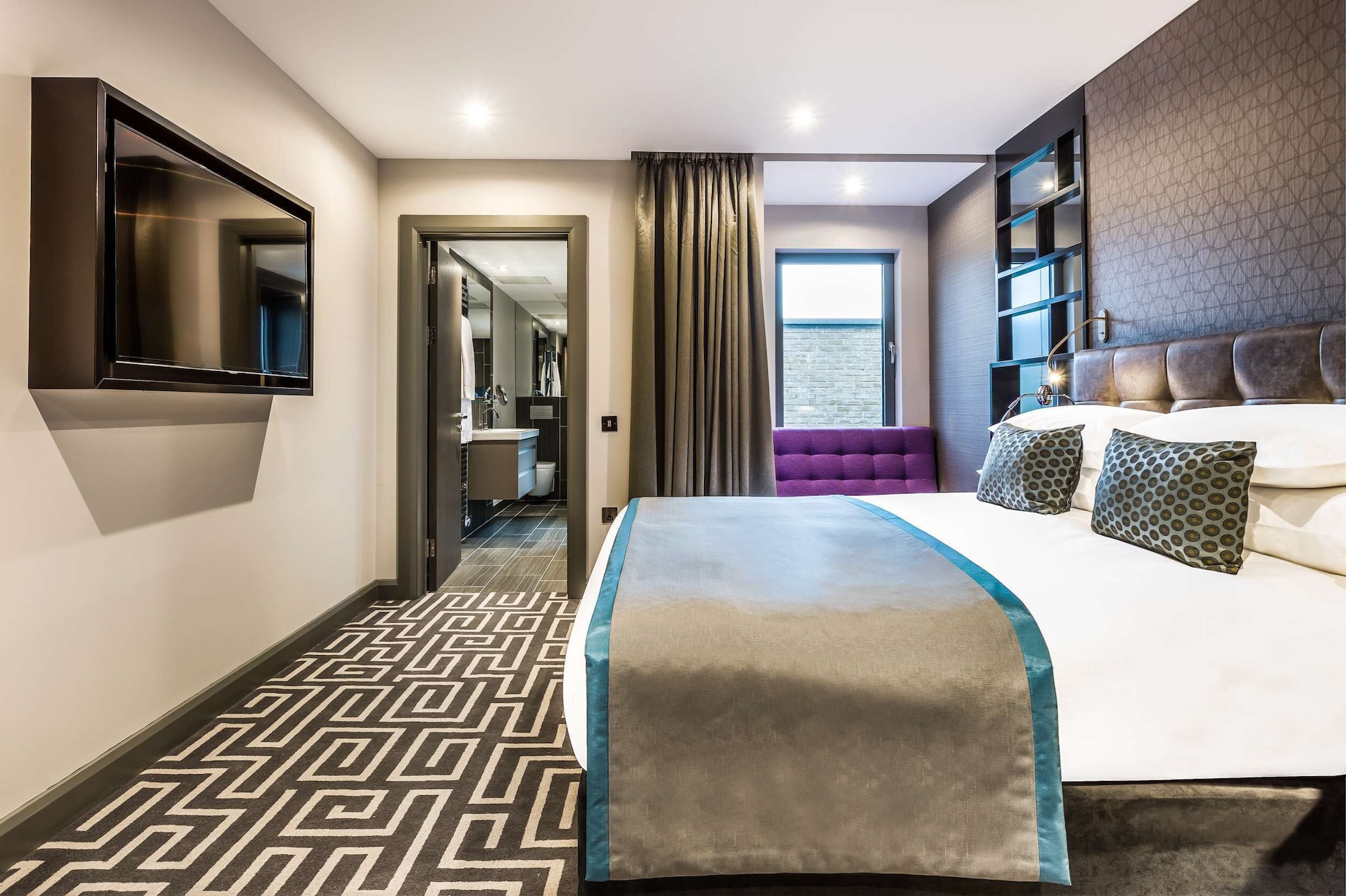 Hoxton, Deluxe, Studio, Suite
