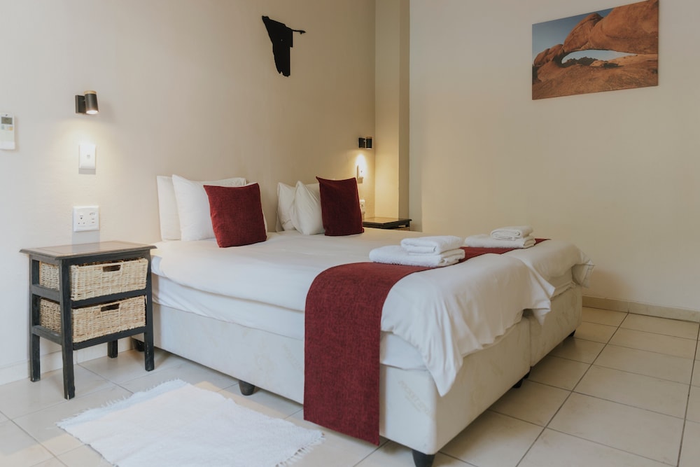 Hotel Uhland 27/75
