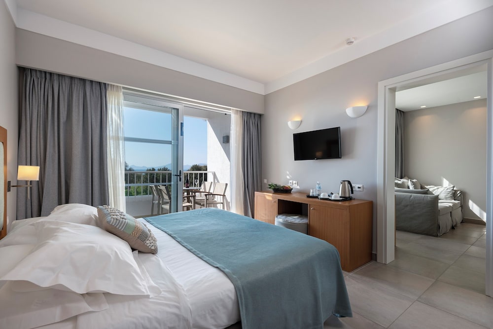 Executive, Suite, Queen and Twin Beds, Sea View, Resort Area