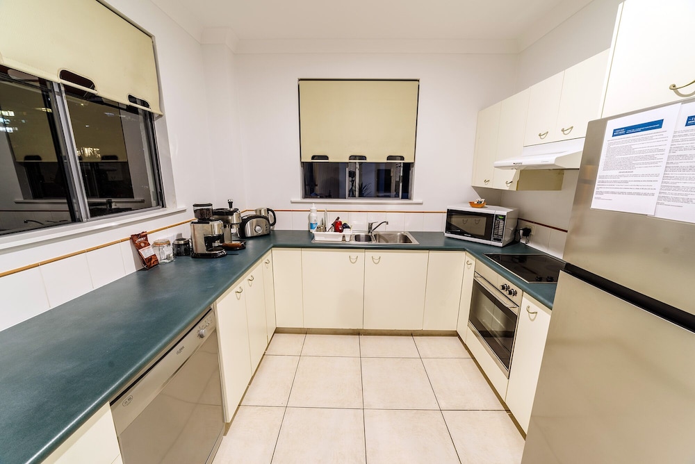 Coolum Beach Resort 30/58