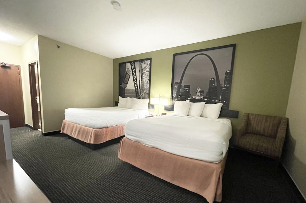 Super 8 By Wyndham St Charles 14/25