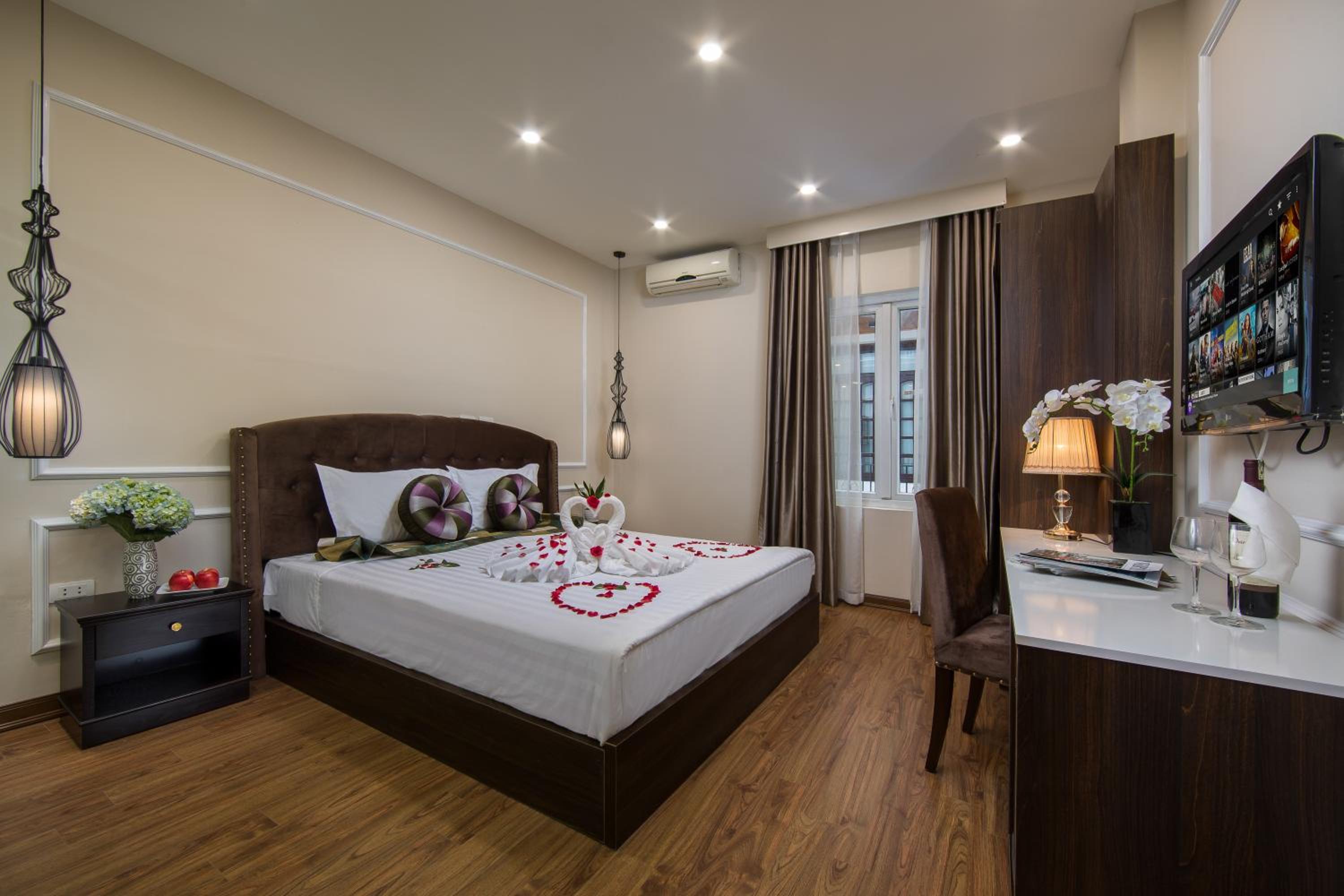 DELUXE, DOUBLE BED