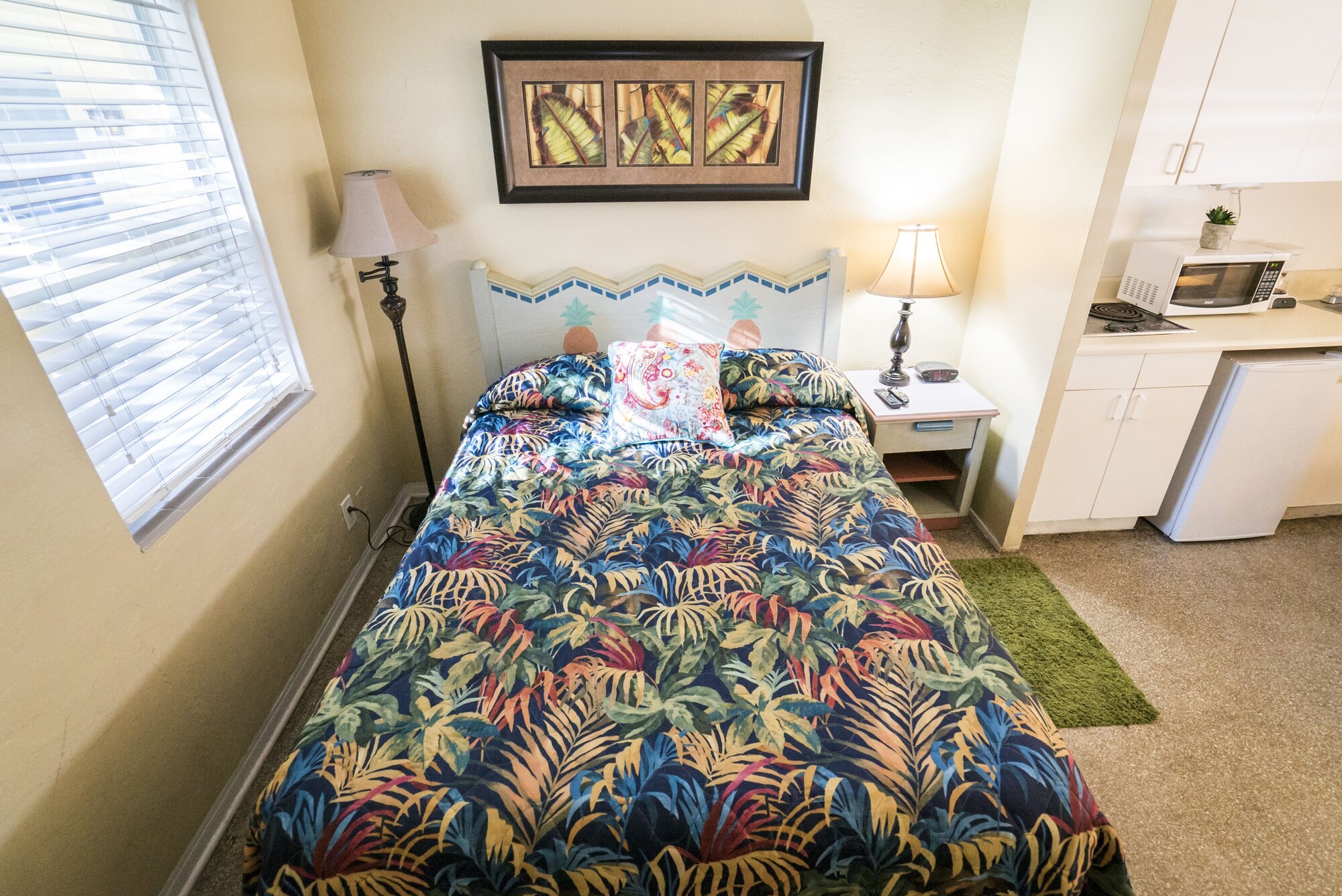 DELUXE, QUEEN BED