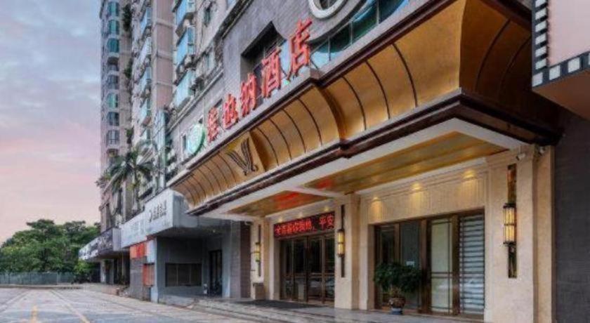 Vienna Hotel (Shenzhen Window of the World, Qiaocheng East Metro Station) 8/59
