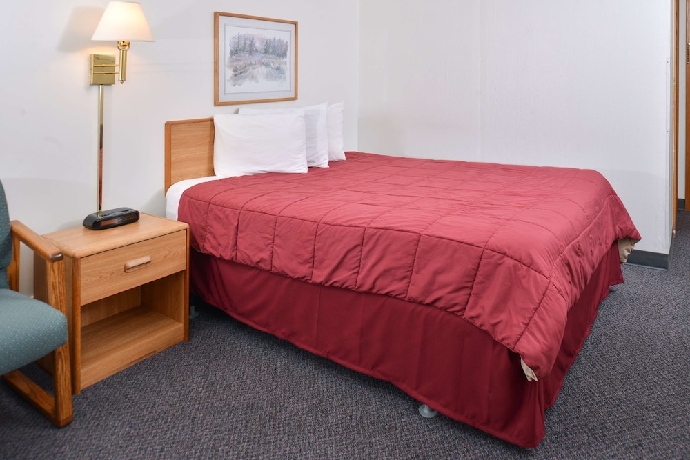 Sauk River Inn & Suites, a Travelodge by Wyndham 25/42