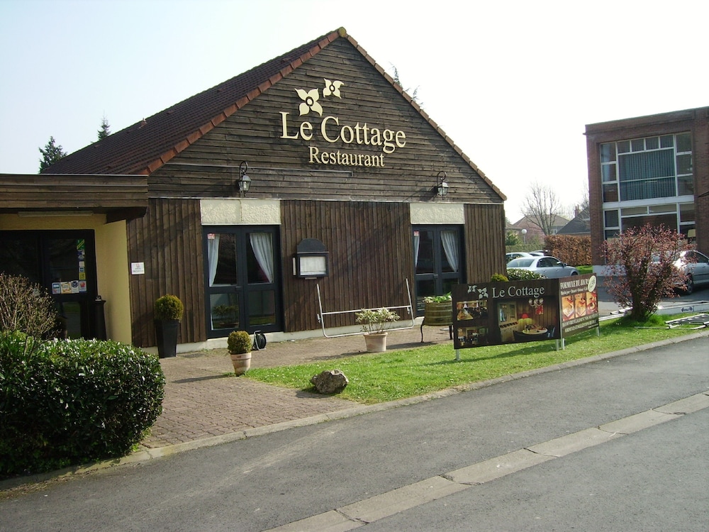 Le Cottage Hotel 26/27