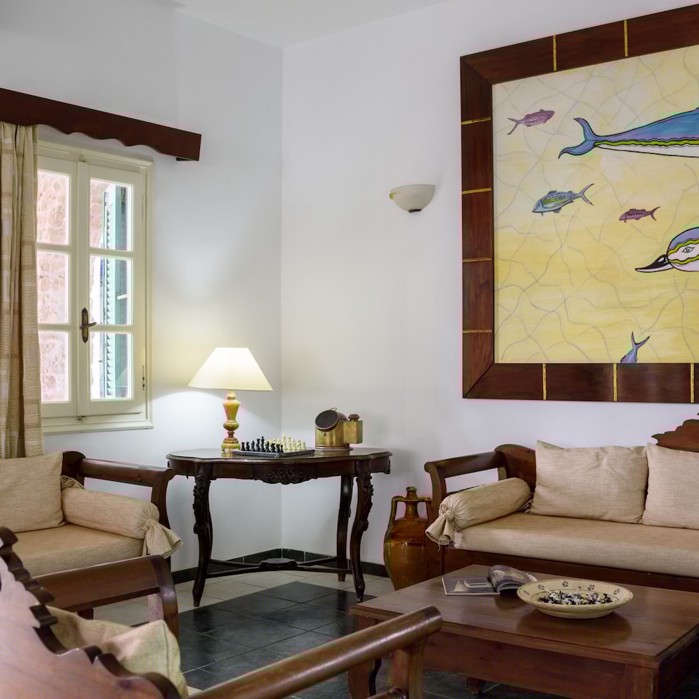 Scorpios Beach Hotel 36/63