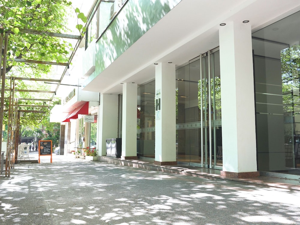 Internacional Hotel 5/70