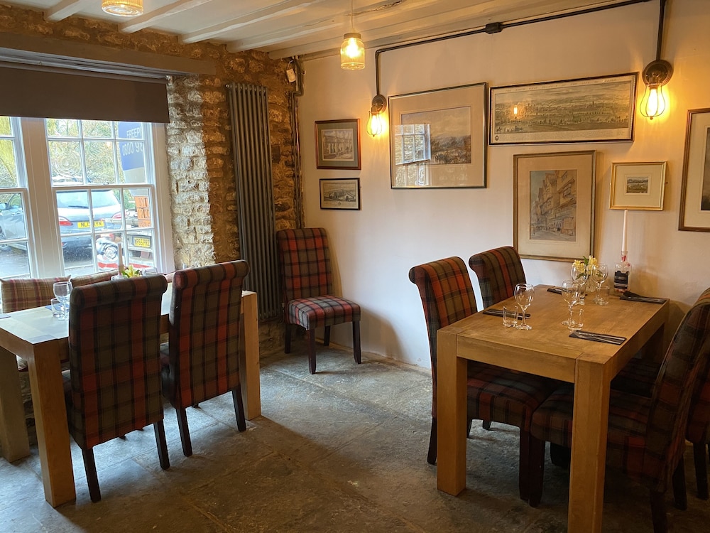 The George At Nunney 33/47