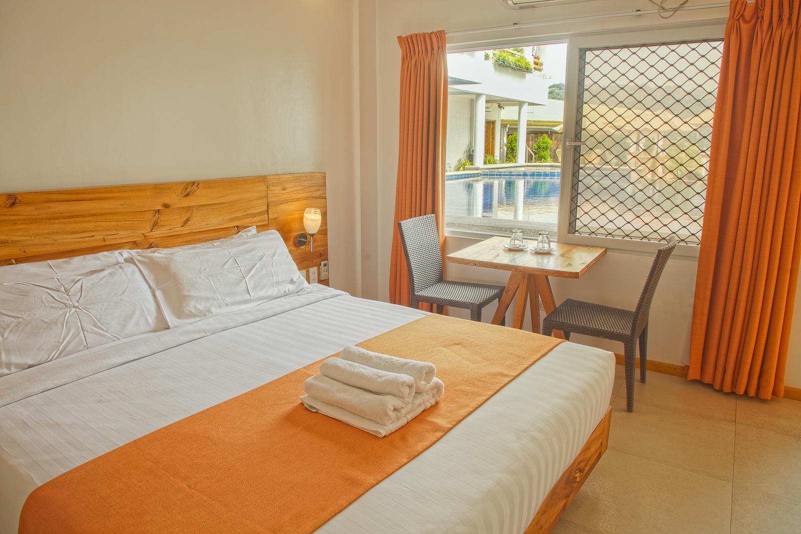 Room, King Bed, Pool Side