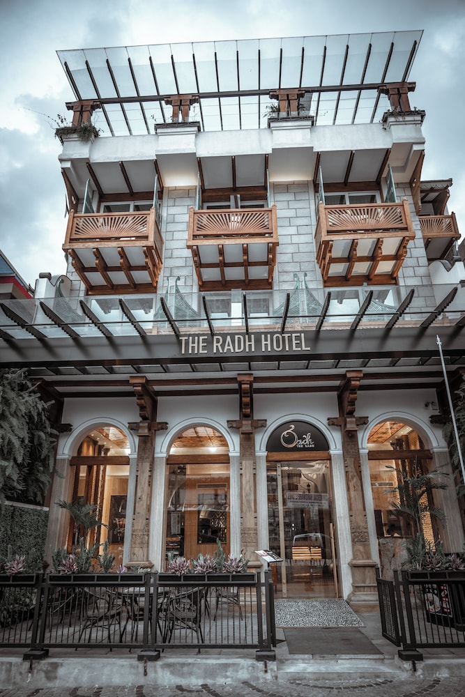 The Radh Hotel in KANDY