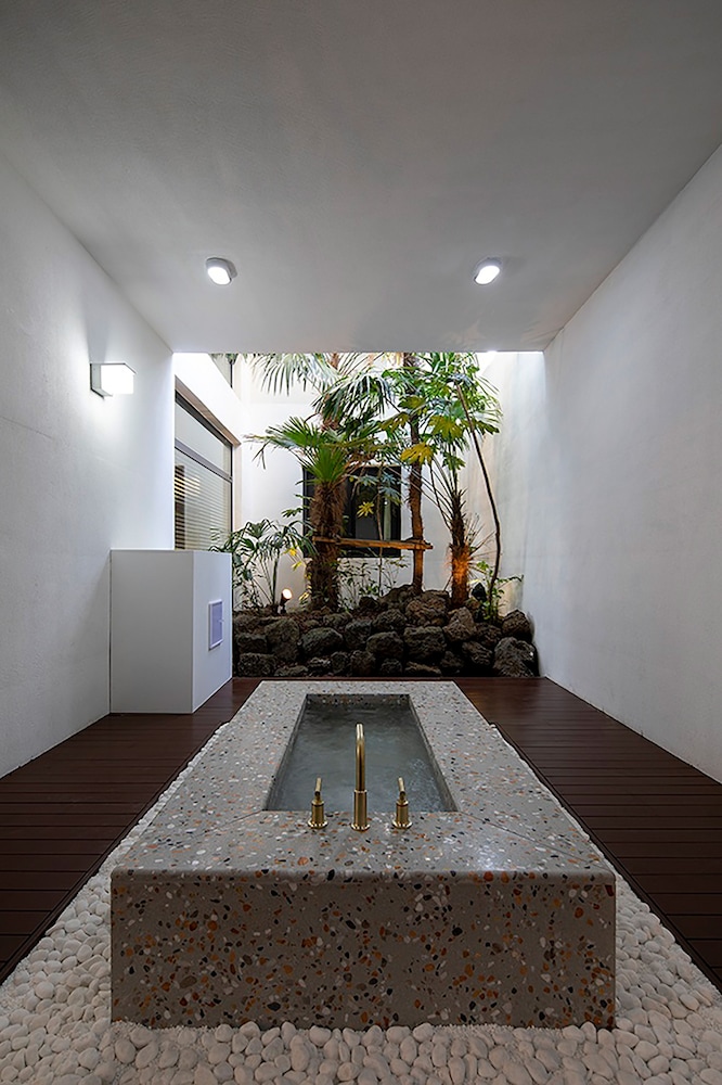 Velum Resort 30/58