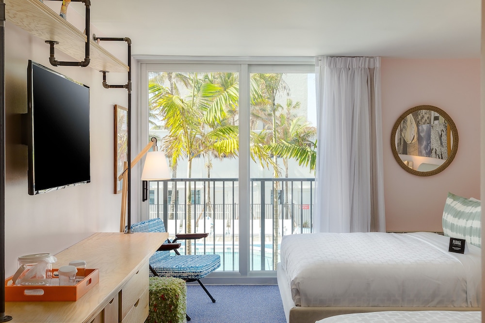 Plunge Beach Hotel 10/66