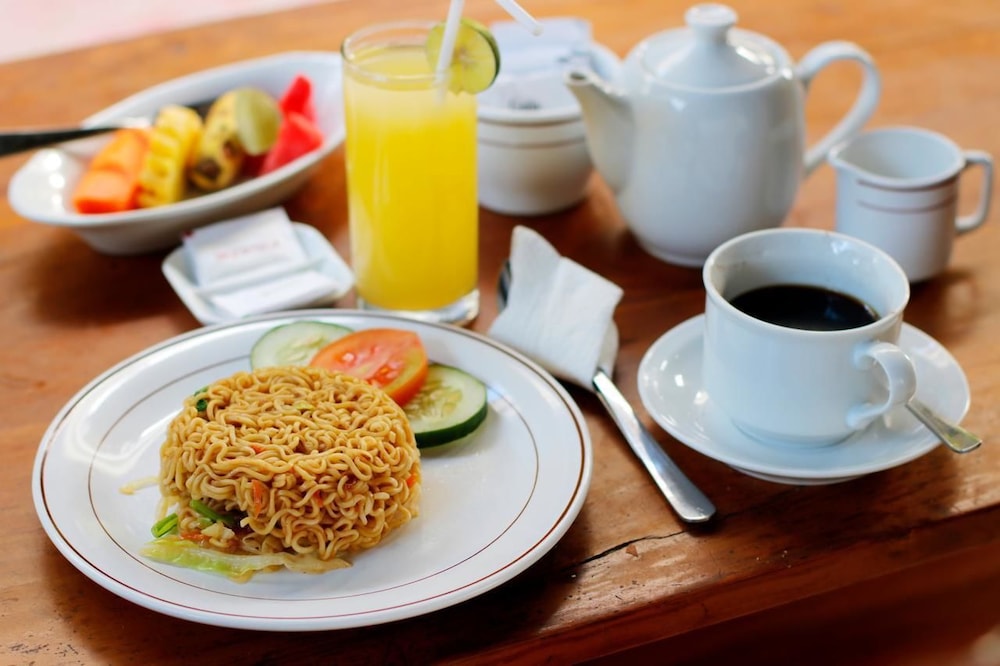 Hotel Jati And Home Stay 56/71
