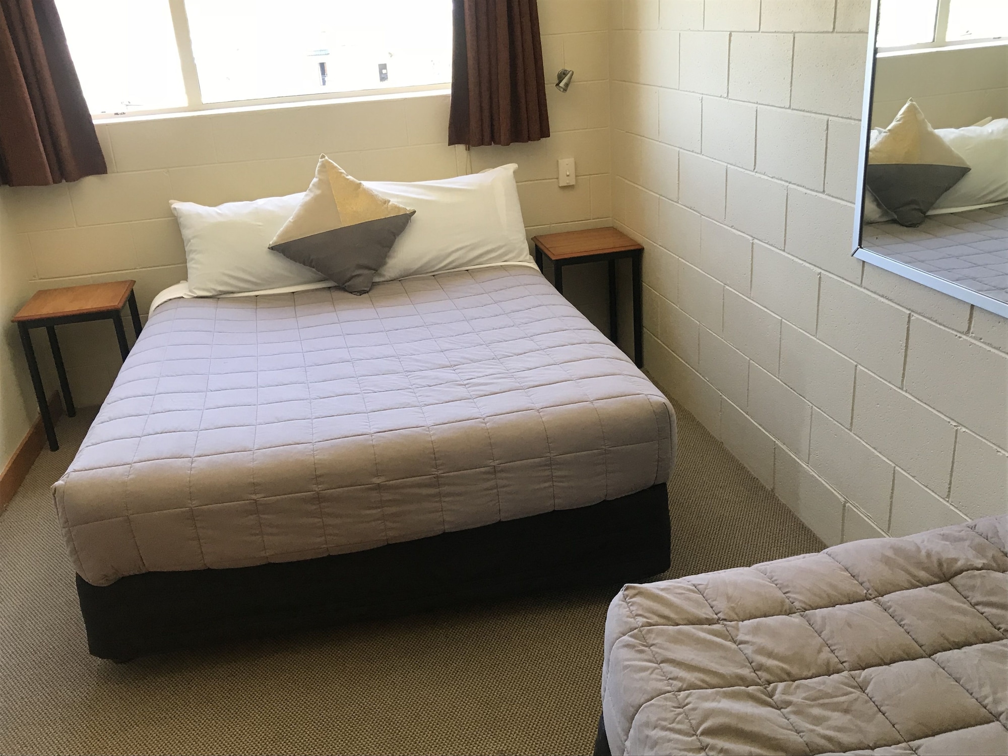 2 Bedrooms, 1 Single and 2 Queen Beds, Lake View